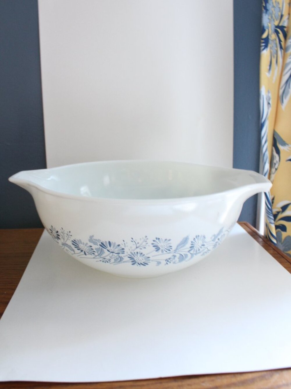 443 Pyrex Colonial Mist Cinderella Mixing Bowl 2.5L